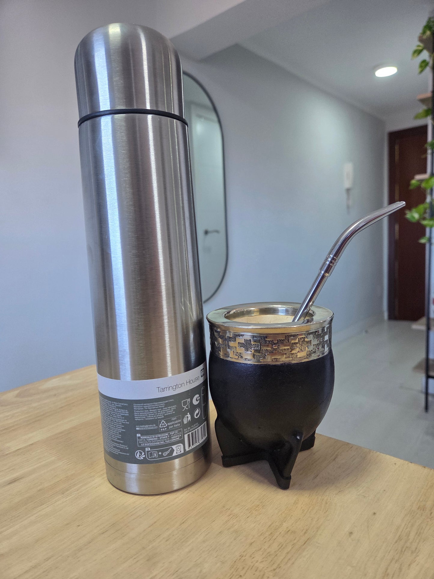 Mate Imperial de calabaza con cuero negro y virola de acero cincelada con termo.