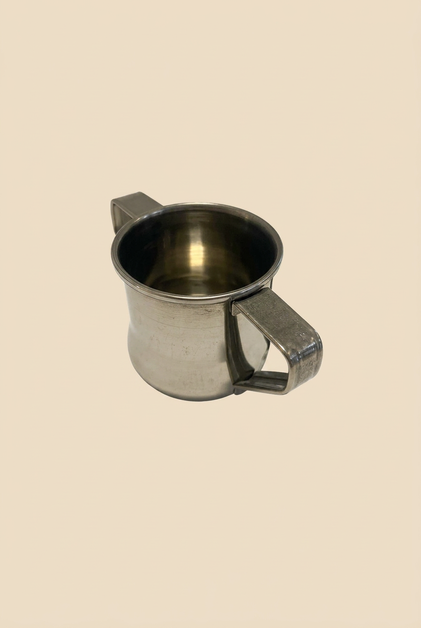 Mate Pampa de Acero Inoxidable frontal sobre fondo beige