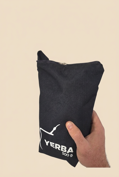 Yerbero 500g oscuro, detalle sobre fondo beige