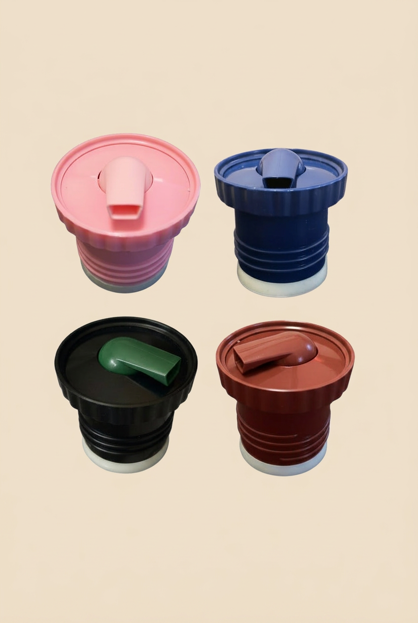 Tapones de varios colores sobre fondo beige sin sombras