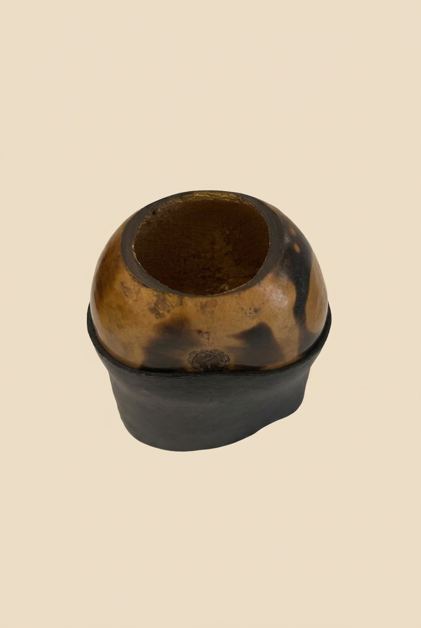 Mate Galleta modelo 1 frontal sobre fondo beige