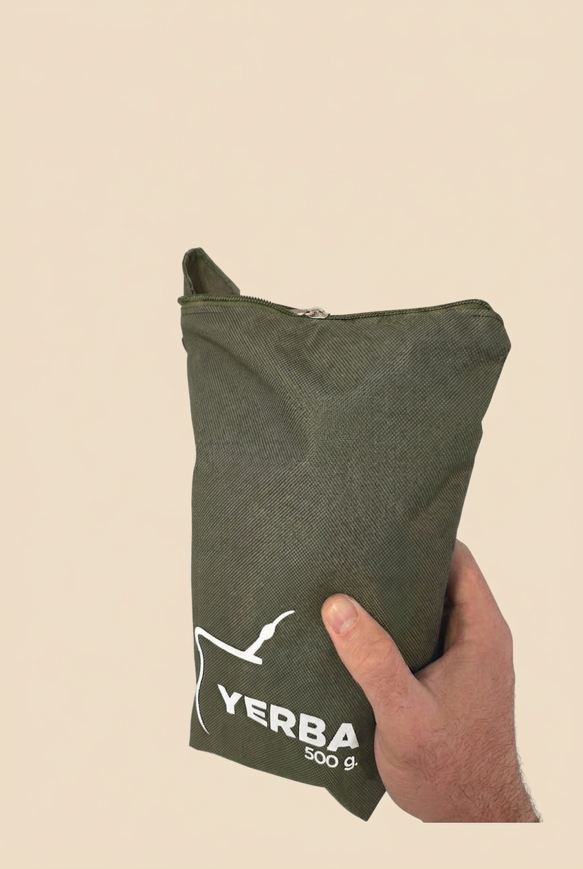 Yerbero Grande de Tela 500g verde lateral sobre fondo beige