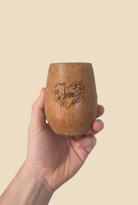 Mate de algarrobo macizo con grabado láser, vista frontal