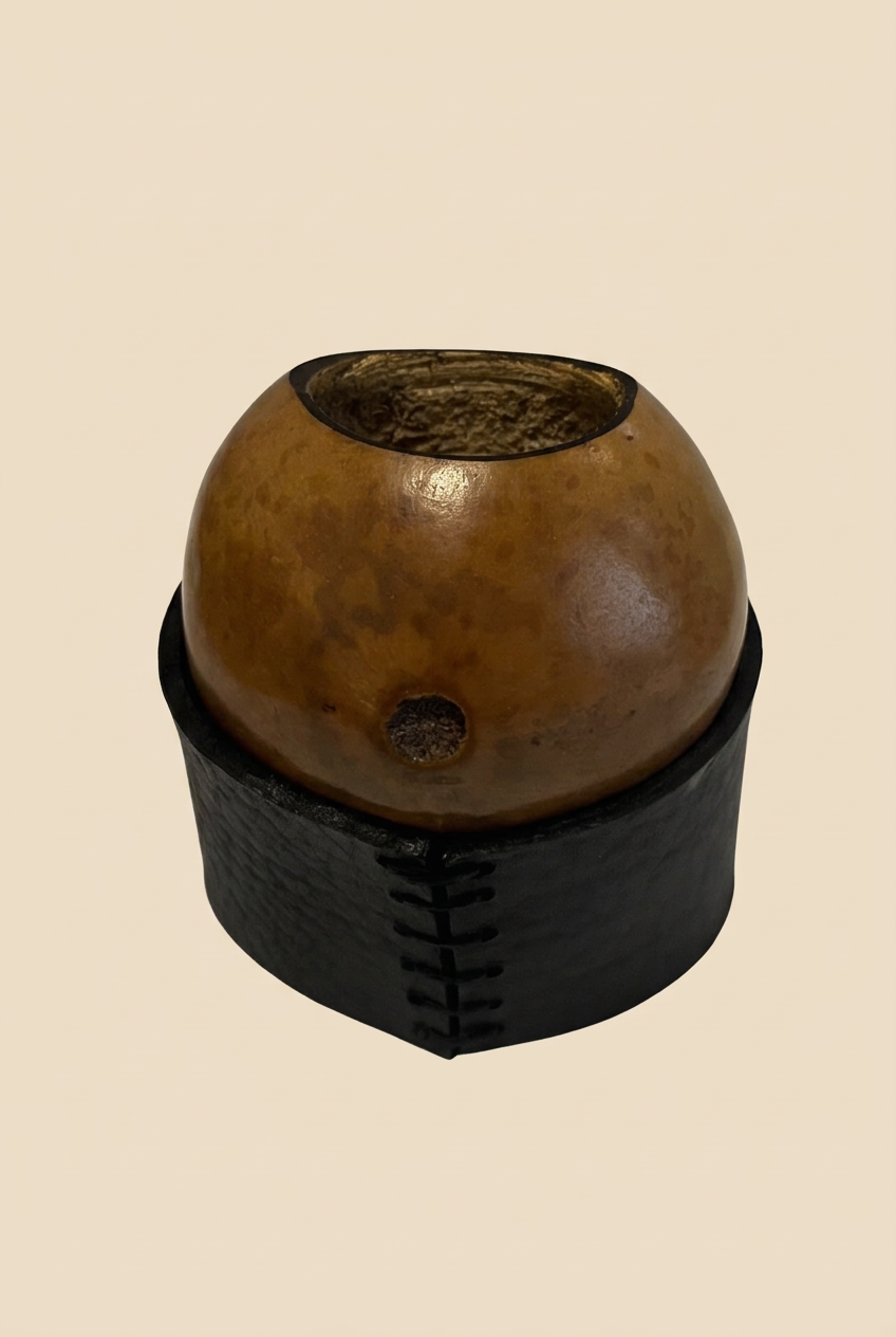 Mate Galleta modelo 2 lateral sobre fondo beige