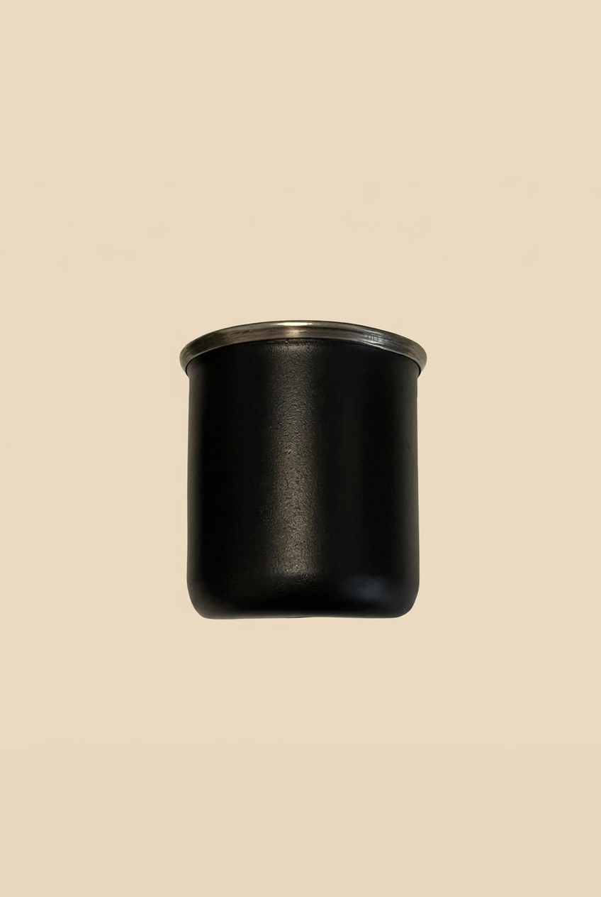 Mate térmico recto de acero inoxidable negro tipo vaso, vista frontal