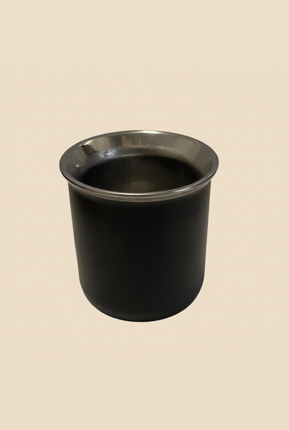 Mate térmico recto de acero inoxidable negro con aro de acero, vista lateral